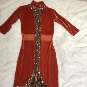 Fun and flirty dress. Never been worn excellent condition!